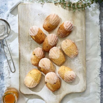 Lakeland 12 Hole Madeleine Tin image(2)