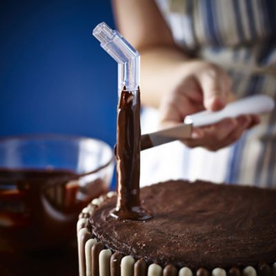 Anti-Gravity Pouring Cake Kit image(4)