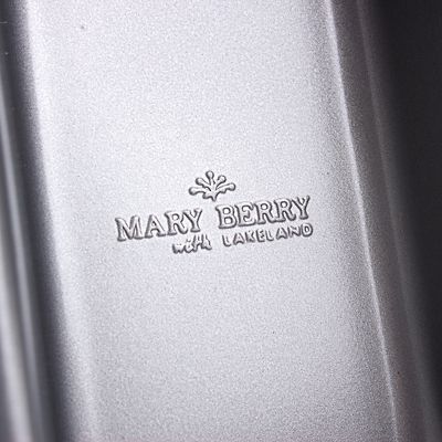 Mary Berry With Lakeland 1lb Loaf Tin - (Image 4)