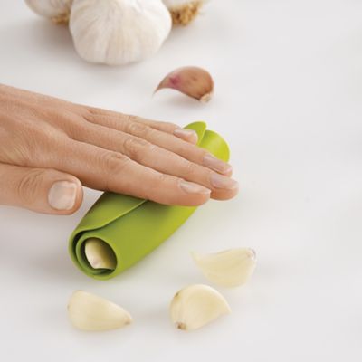 Joseph Joseph® Scroll Garlic Peeler image(3)