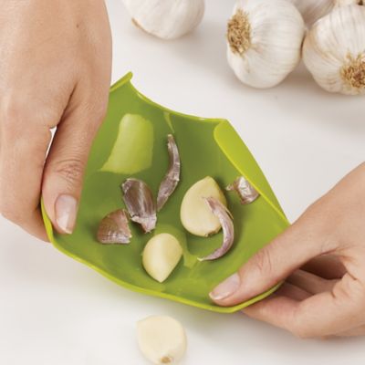 Joseph Joseph® Scroll Garlic Peeler image(4)