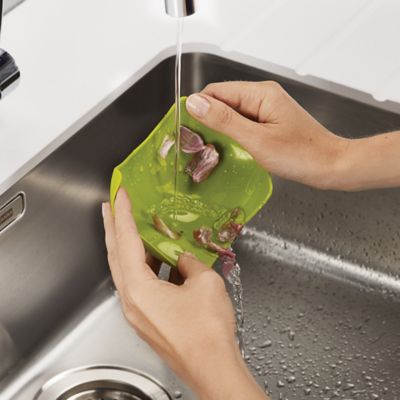 Joseph Joseph® Scroll Garlic Peeler image(5)