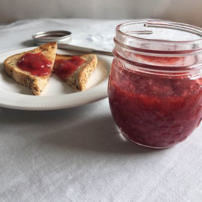 4 Ball Fruit Design Small Glass Jam Jars and Lids 240ml image(3)