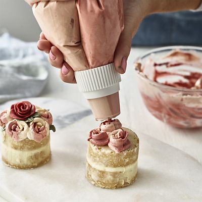 Lakeland Russian Nozzle Icing Set - 8 Nozzles and 3 Piping Bags alt image 8