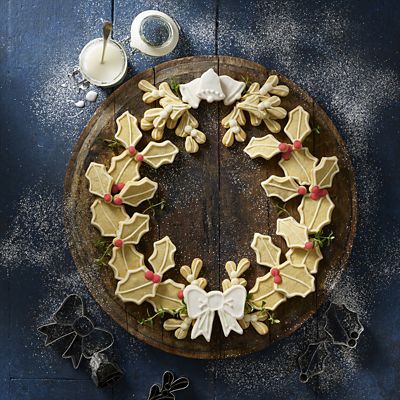 Edible Christmas Wreath Cookie Cutter Set image(2)