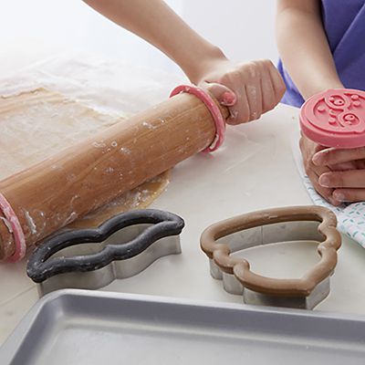 Rosanna Pansino by Wilton Swirl Comfort Grip Emoji Poo Cookie Cutter image(7)