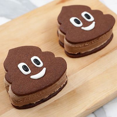 Rosanna Pansino by Wilton Swirl Comfort Grip Emoji Poo Cookie Cutter image(9)