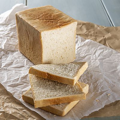 Lakeland Speciality Bakeware Pullman 1lb Loaf Tin with Slide-On Lid image(2)