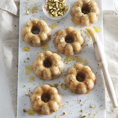 Lakeland Speciality Bakeware 12 Cup Flower Ring Tin alt image 2