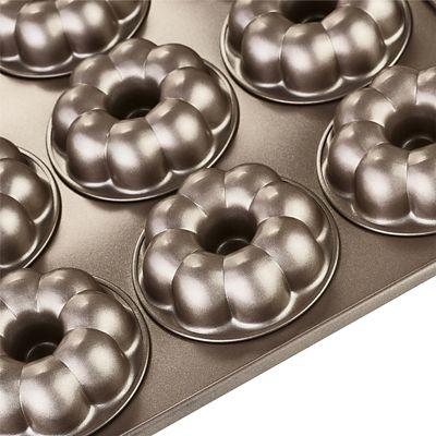 Lakeland Speciality Bakeware 12 Cup Flower Ring Tin alt image 5