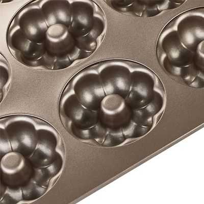 Lakeland Speciality Bakeware 12 Cup Flower Ring Tin alt image 6