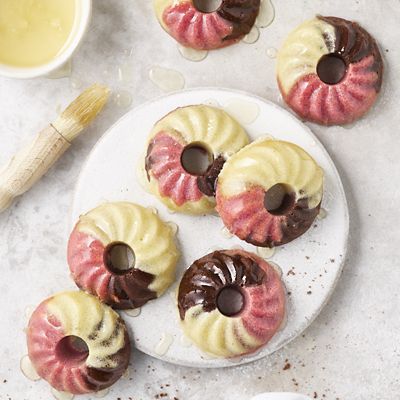 Lakeland Speciality Bakeware 12 Cup Swirl Ring Tin image(2)