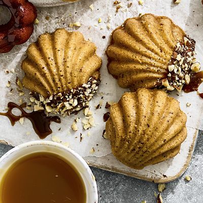 Lakeland Speciality Bakeware 12 Cup Shell Ring Tin image(2)