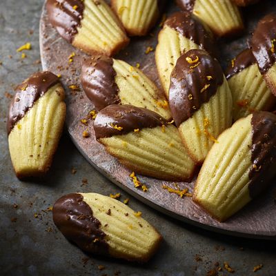 Reinforced Silicone 12-Cup Madeleine Pan image(2)
