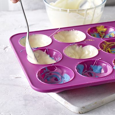 Reinforced Silicone 12-Cup Hemisphere Pan image(4)