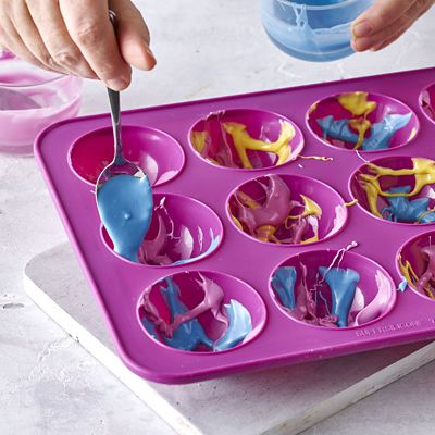 Reinforced Silicone 12-Cup Hemisphere Pan image(5)