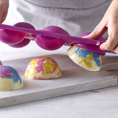 Reinforced Silicone 12-Cup Hemisphere Pan image(6)