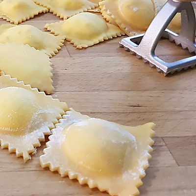 Ravioli Maker Stamp Press Set – 1 Square 1 Round image(2)
