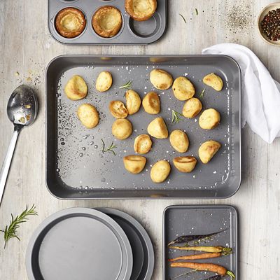 Lakeland Compact Baking Brick 8-Piece Baking and Oven Tin Set - (Image 3)