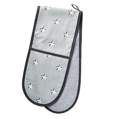 Mary Berry with Lakeland Star and Stripe Print Double Oven Glove