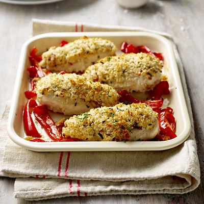 Mary Berry with Lakeland Cream Enamel 36cm Oven Tray – Medium image(2)