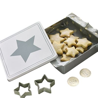 Mary Berry with Lakeland Bake to Give Star Cookie Cutters Set image(1)