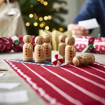 6 Lakeland Gingerbread Bowling Crackers image(2)