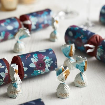 6 Lakeland Winter Floral Luxury Crackers image(4)