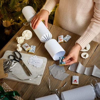 Lakeland  6 Large Fill-Your-Own Fairisle Crackers image(2)