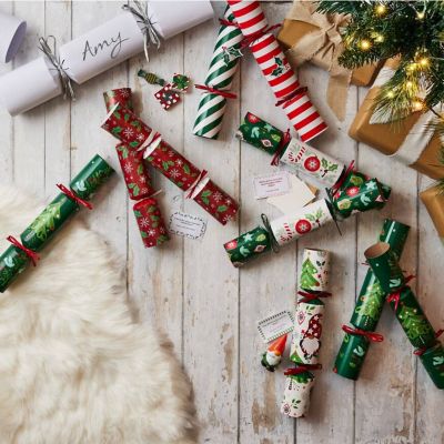 Lakeland Luxury Wooden Tree Decoration Christmas Crackers image(8)