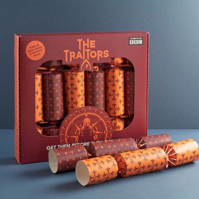 6 The Traitors Christmas Crackers image(3)