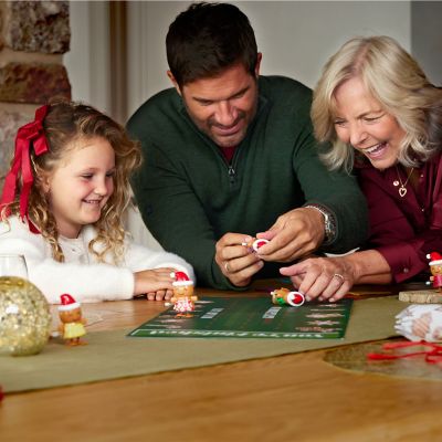 6 Lakeland Racing Gingerbread Crackers image(4)