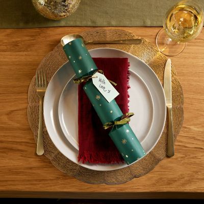 6 Lakeland Murder Mystery Whodunnit Christmas Crackers image(2)