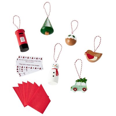 6 Lakeland Crackers with Tree Decorations  image(3)