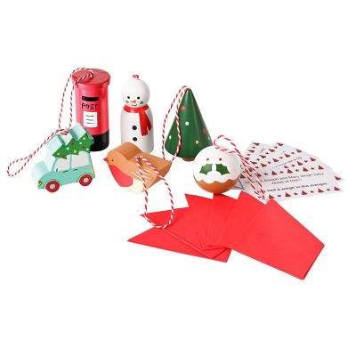 6 Lakeland Crackers with Tree Decorations  image(4)