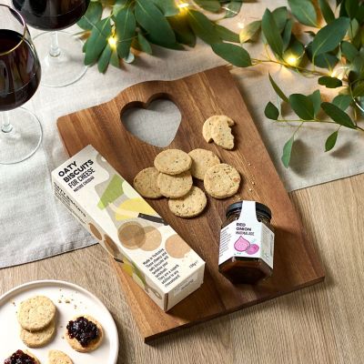Lakeland Cheeseboard with Biscuits and Chutney image(2)