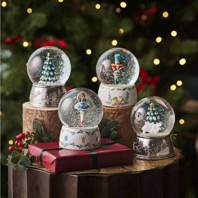 Lakeland Polar Bear Snow Globe image(4)